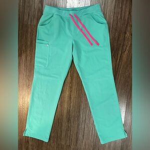 Figs Kade Cargo Scrub Pants. PO #2828. Size L/T